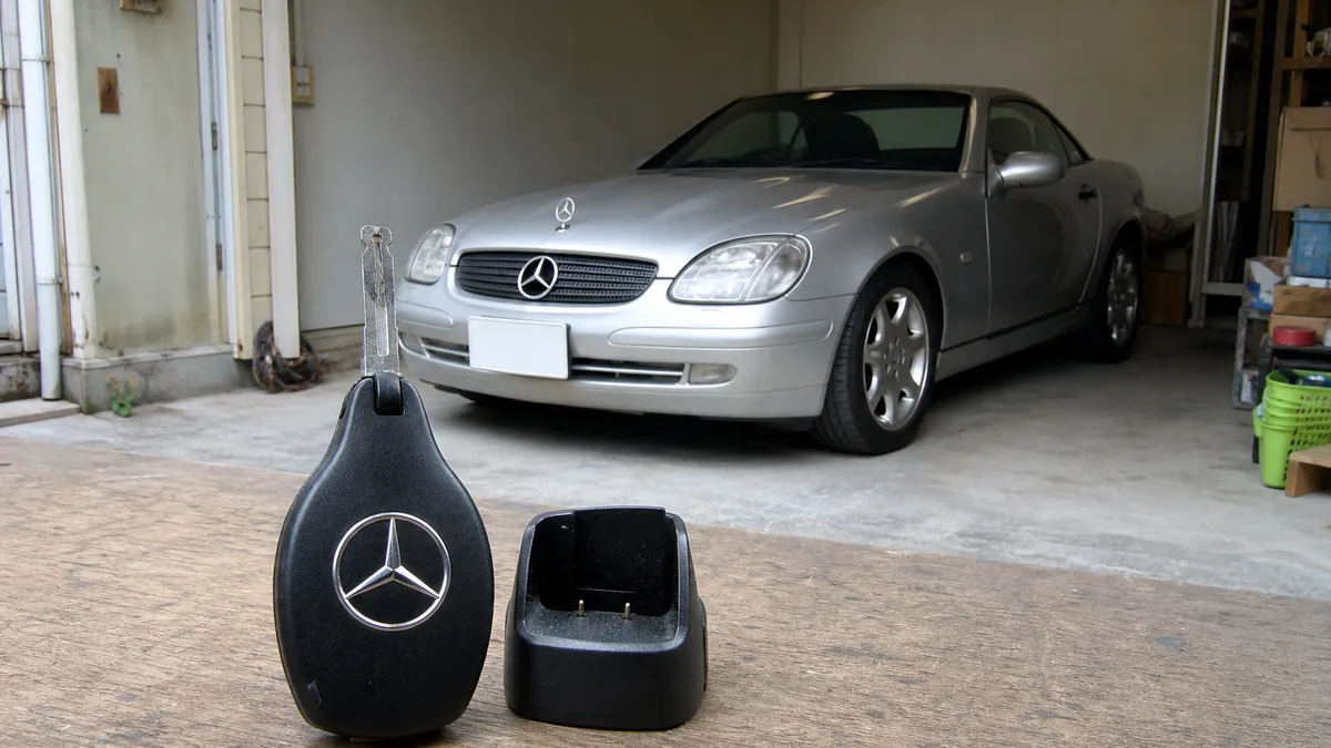 Mercedes-Benz Mercedes-Benz SLK R170 充電式キー 電池交換不可・対処法
