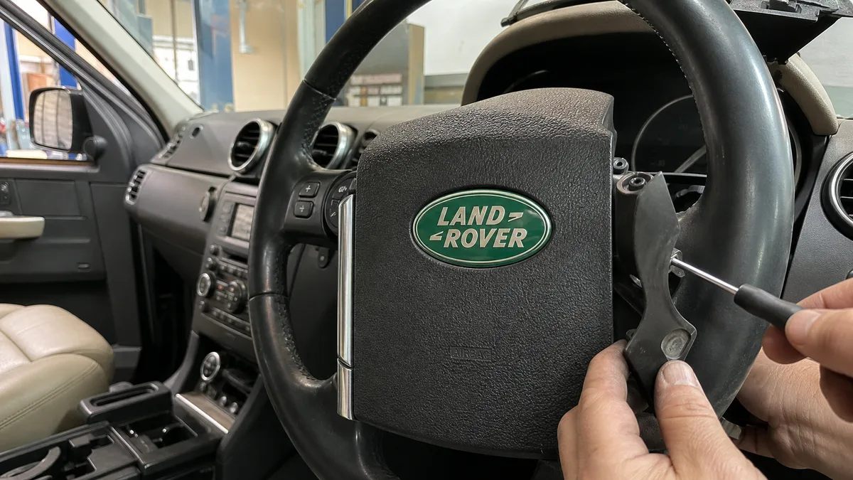 Land Rover Land Rover エアバッグ警告灯 原因と修理費の目安