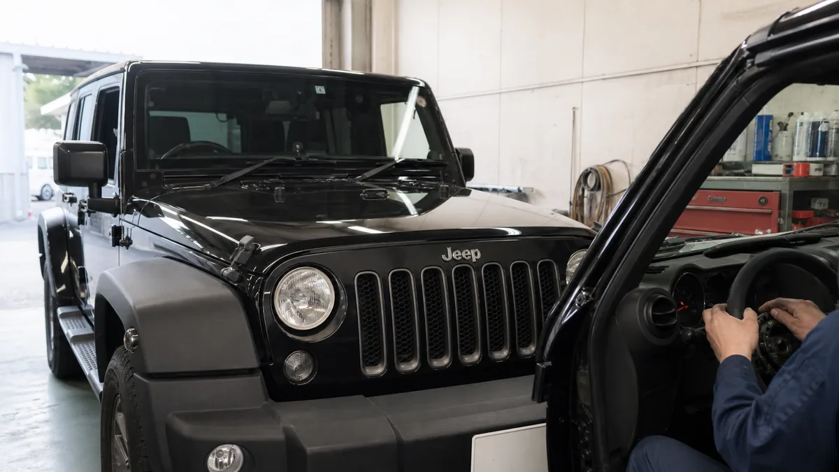 Jeep Jeep エアバッグ警告灯が点いたら？原因・緊急度・対処法まとめ