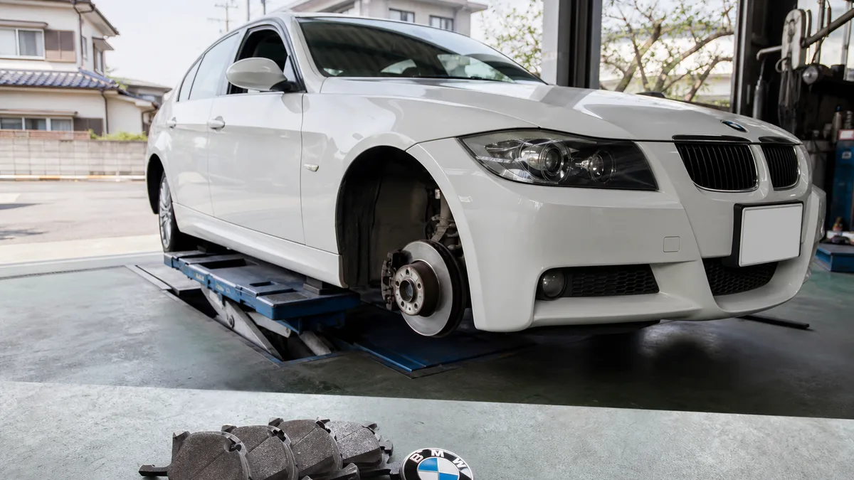 BMW BMW ブレーキパッド交換費用 3シリーズ4-8万円・3万km目安
